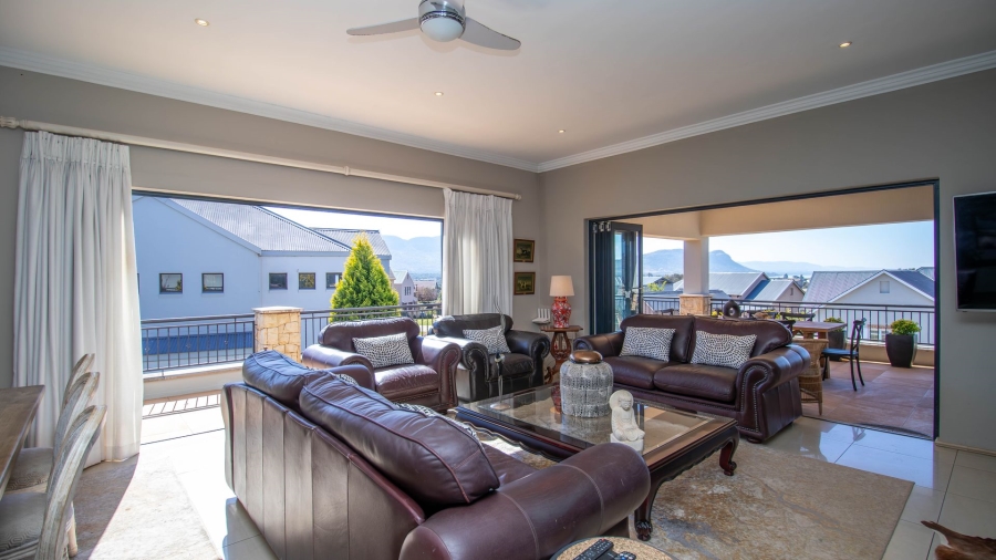 3 Bedroom Property for Sale in The Coves North West